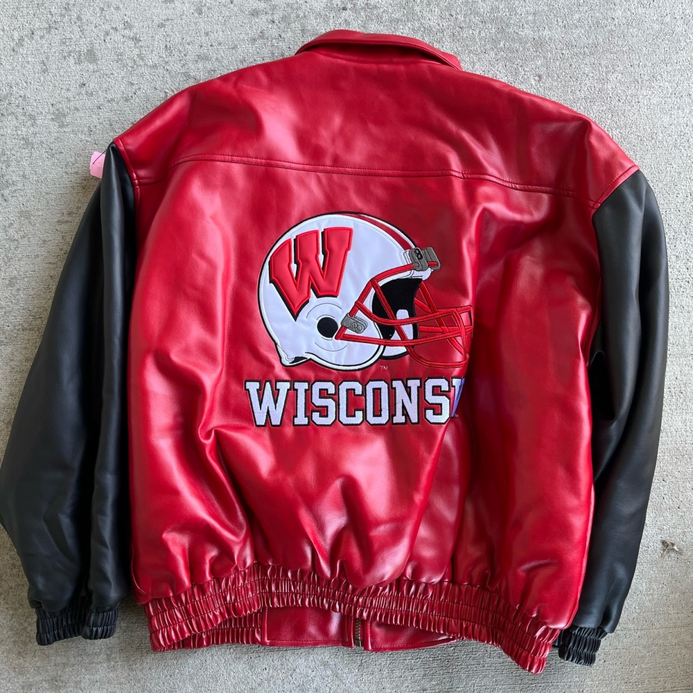 Vintage Steve & Barry’s university of Wisconsin badgers faux leather bomber coat